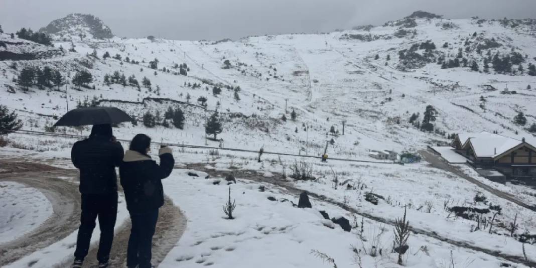 Sağanak yerini lapa lapa kara bıraktı: Türkiye yaza veda etti 11